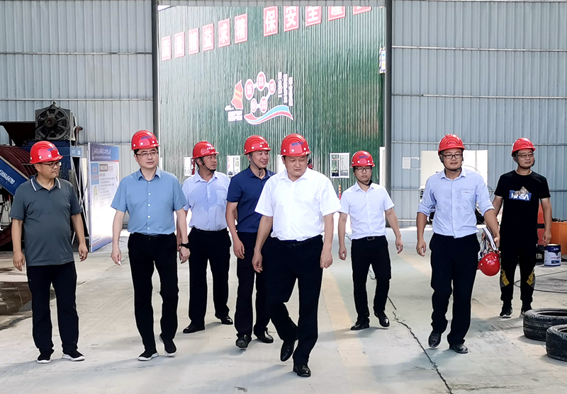 淮南市交通運(yùn)輸局黨組書記、局長(zhǎng)李輝到S16合周壽縣預(yù)制標(biāo)檢查指導(dǎo) - 副本